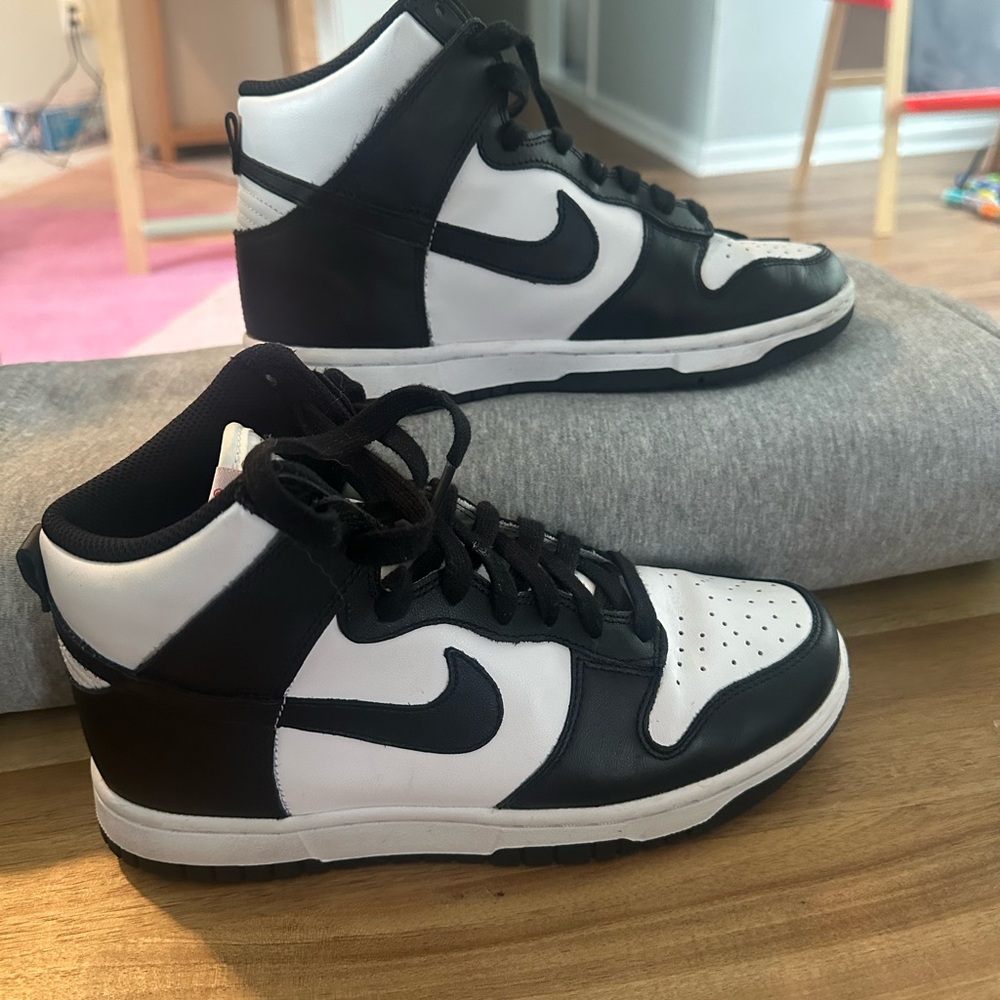 Nike Women's Black and White High-Top Sneakers